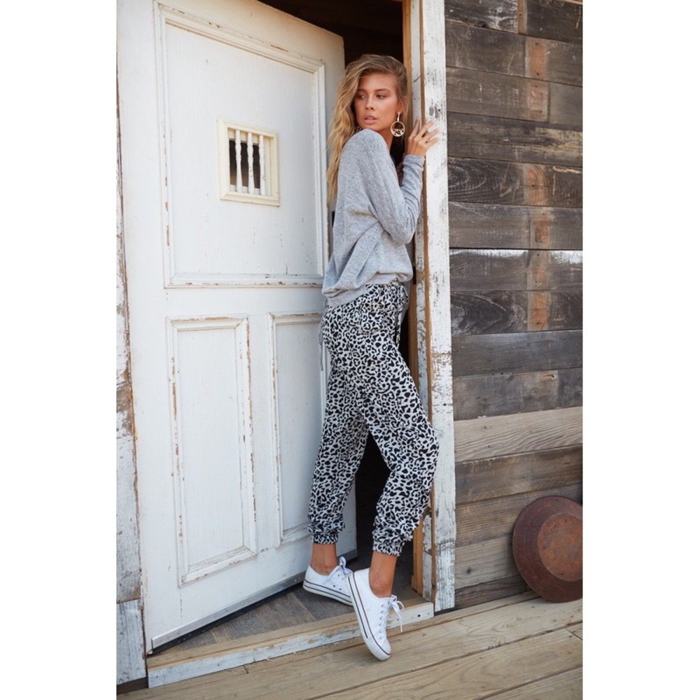 PREVIEW Sweet Spot Gray Leopard Print Joggers - Picture 4 of 10